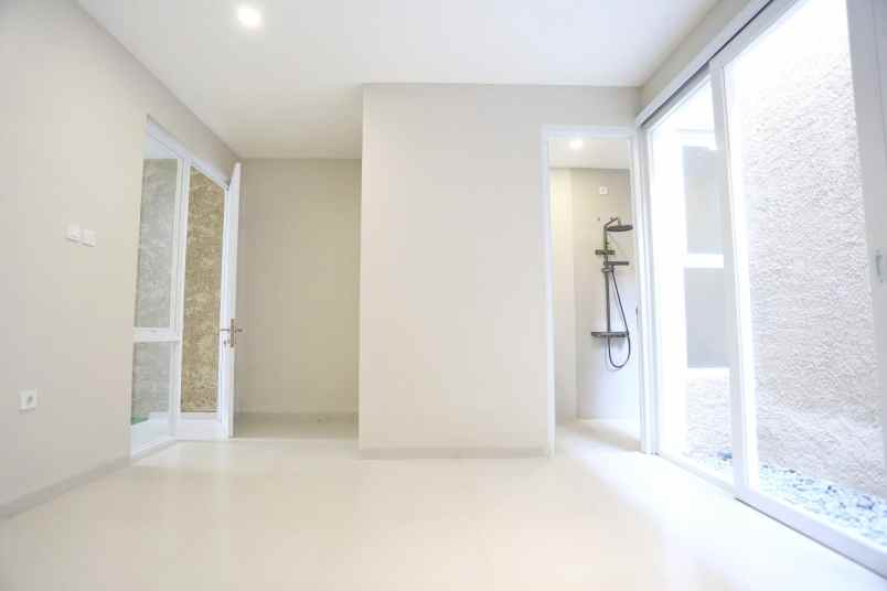 dijual rumah jl cisaranten