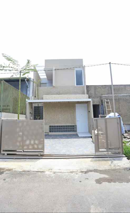 dijual rumah jl cisaranten