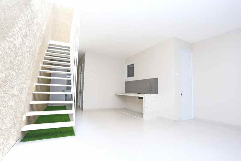 dijual rumah jl cisaranten