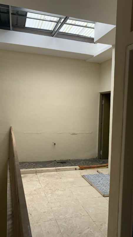 dijual rumah jl gayung kebonsari