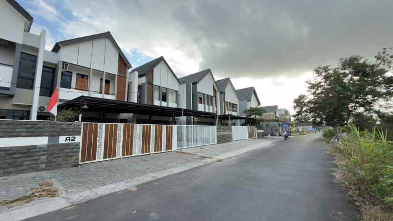 dijual rumah jl godean km 9