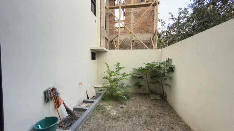 dijual rumah jl godean km 9