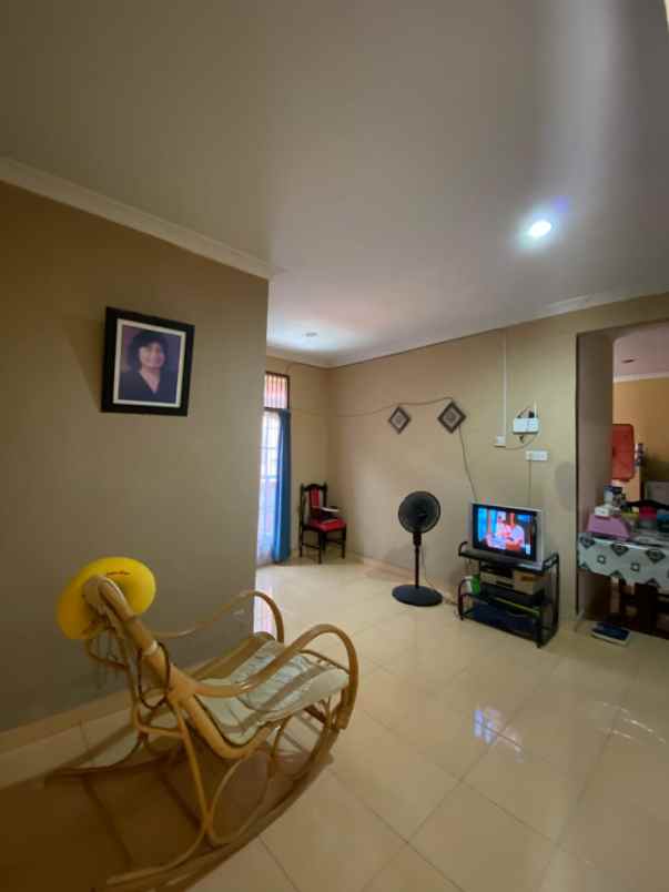 dijual rumah jl kaharudin nasution