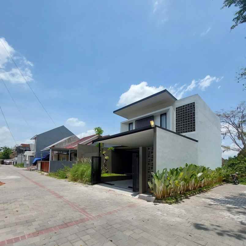 dijual rumah jl kaliurang km 12 5