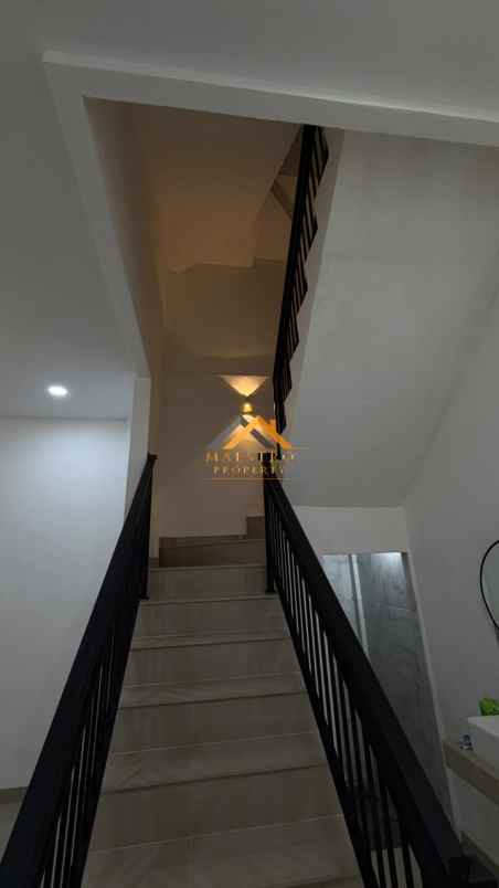 dijual rumah jl karya bakti indra kasih