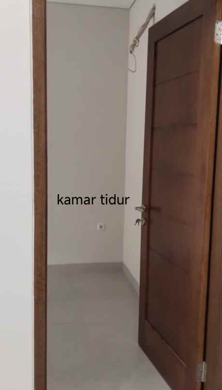 dijual rumah jl kebayoran lama