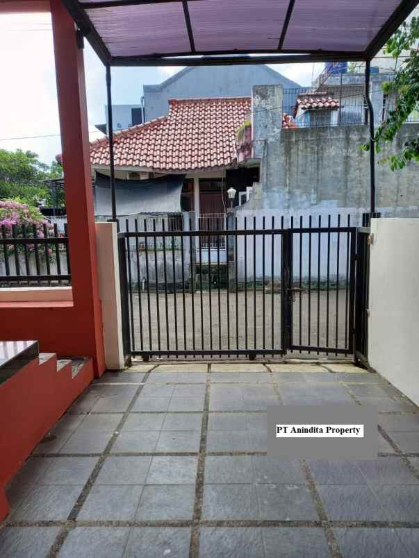 dijual rumah jl legoso raya pisangan