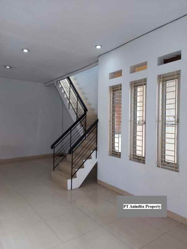 dijual rumah jl legoso raya pisangan