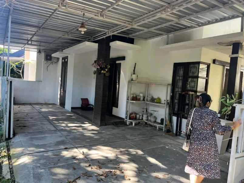 dijual rumah jl magelang km 12