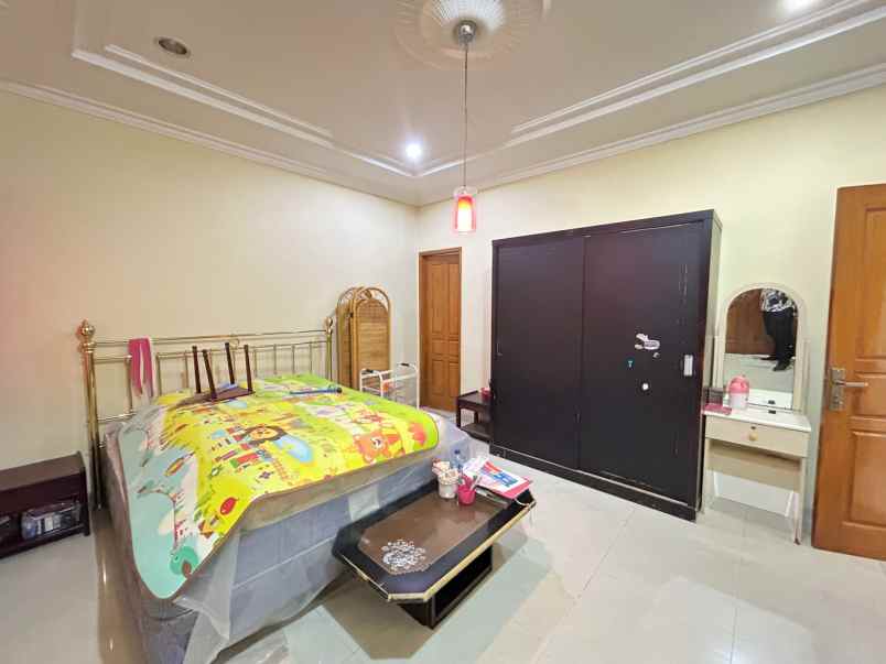 dijual rumah jl perumahan taman ratu