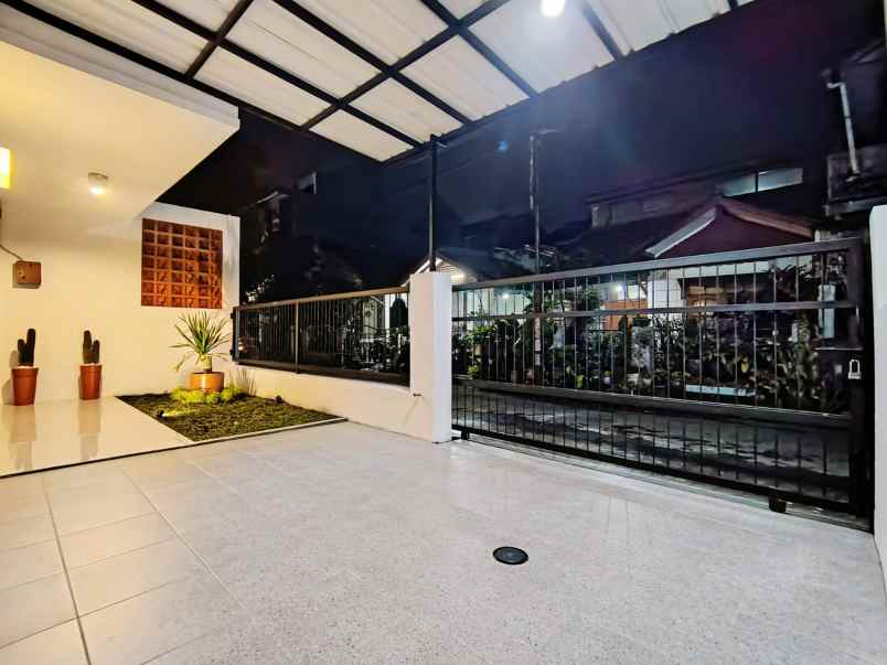 dijual rumah jl puri asih soekarno