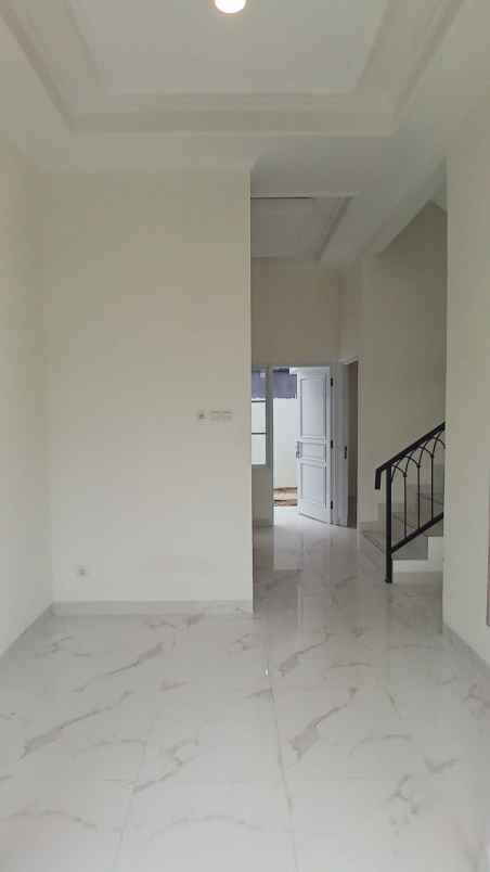 dijual rumah jl raya kalimulya