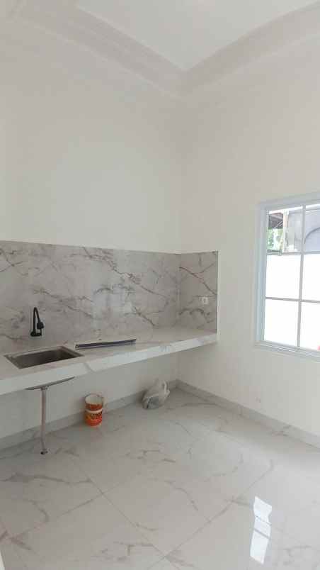 dijual rumah jl raya kalimulya