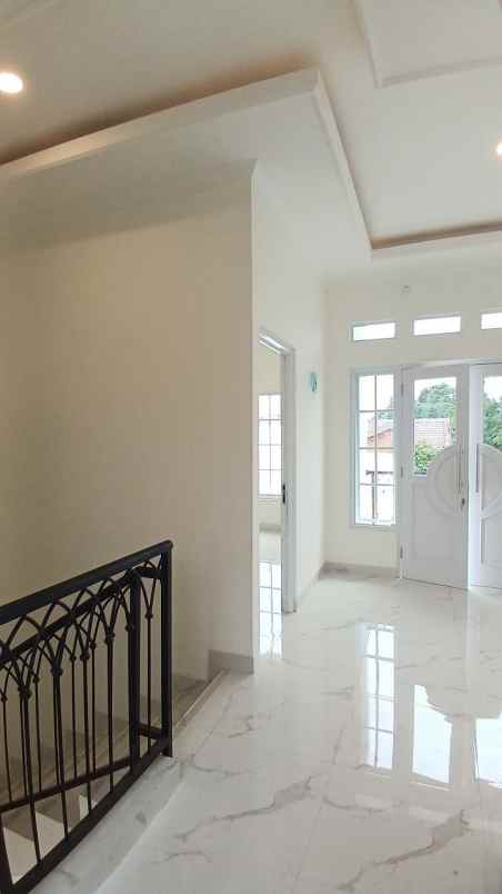 dijual rumah jl raya kalimulya