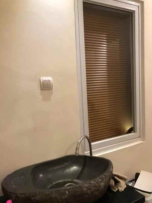 dijual rumah jl rengas raya bintaro