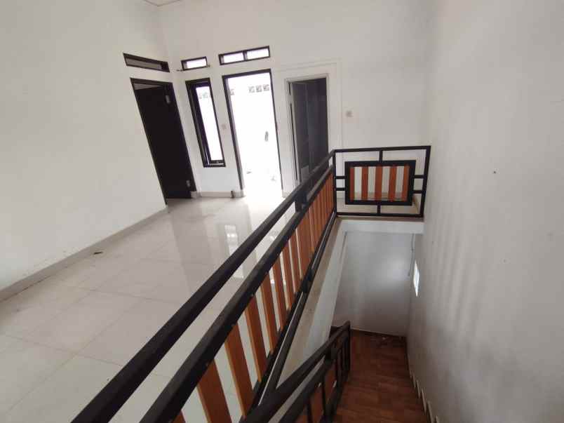 dijual rumah jl sariwangi gegerkalong