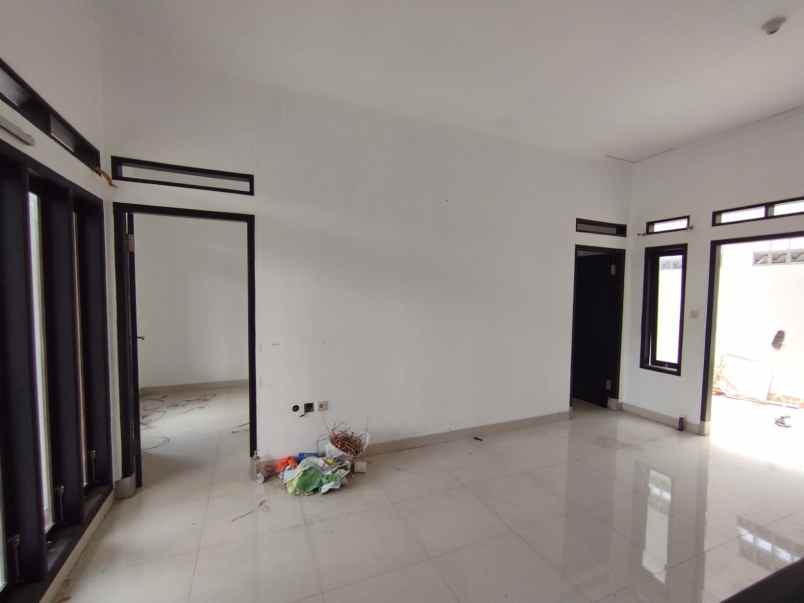 dijual rumah jl sariwangi gegerkalong