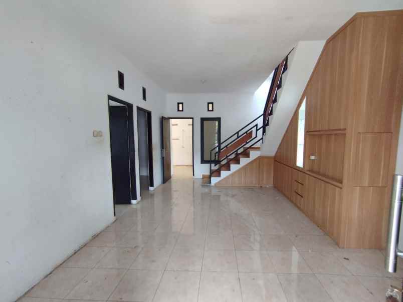 dijual rumah jl sariwangi gegerkalong