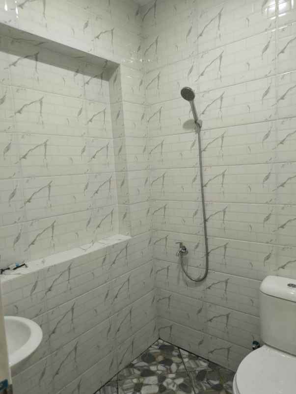 dijual rumah jl semolowaru sel