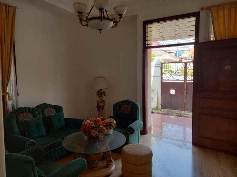 dijual rumah jl seruni ketabang kec