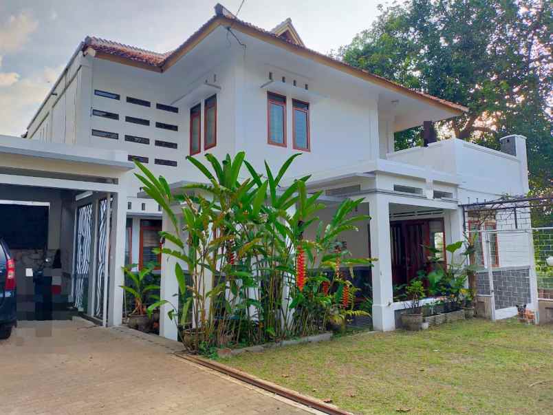 dijual rumah jl setiabudi regency