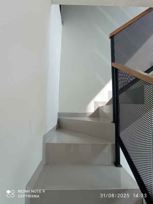 dijual rumah jl sukamaju