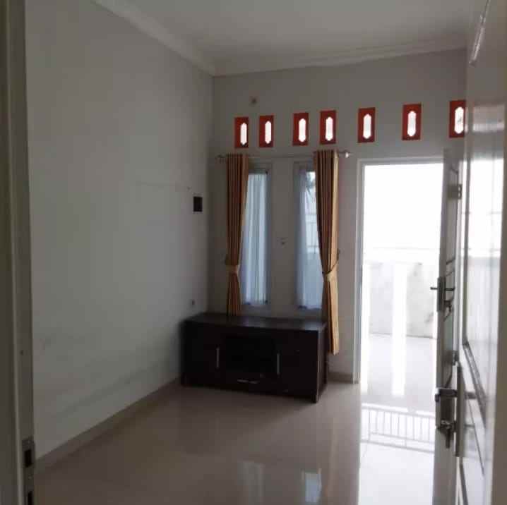 dijual rumah jl surilang kp gedong