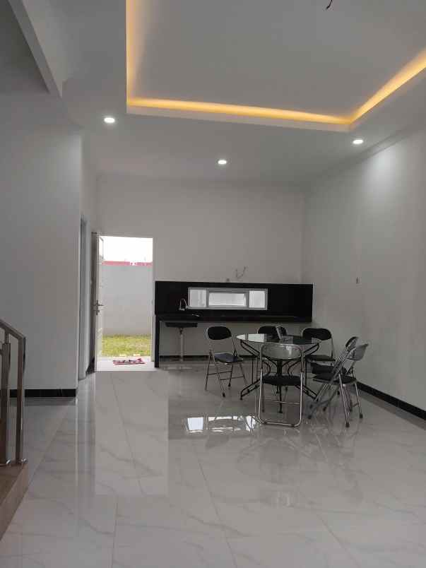 dijual rumah jln mayang pratama