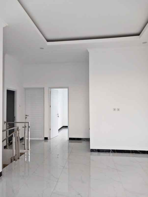 dijual rumah jln mayang pratama