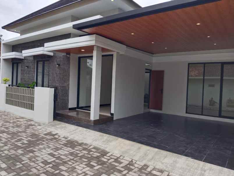 dijual rumah kaliurang km 14