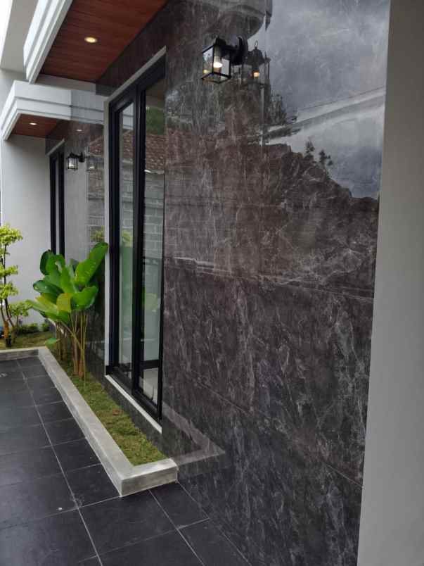 dijual rumah kaliurang km 14