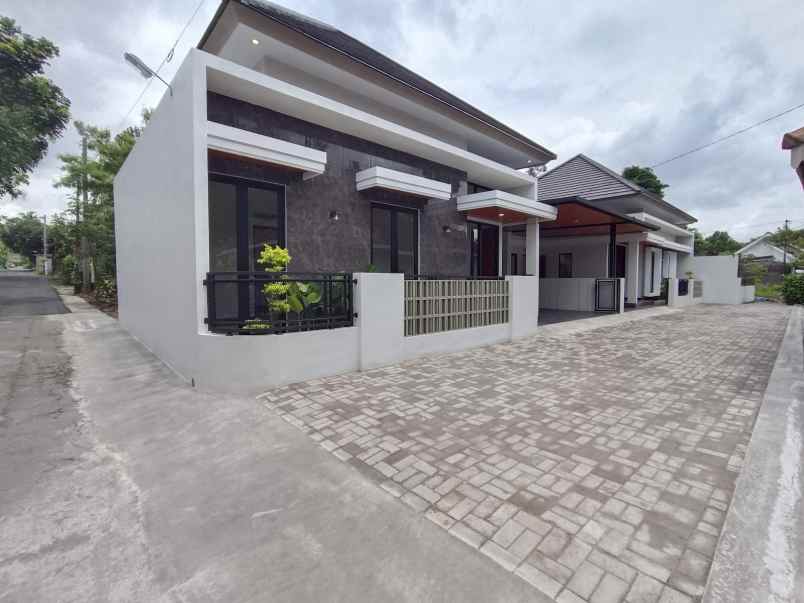 dijual rumah kaliurang km 14
