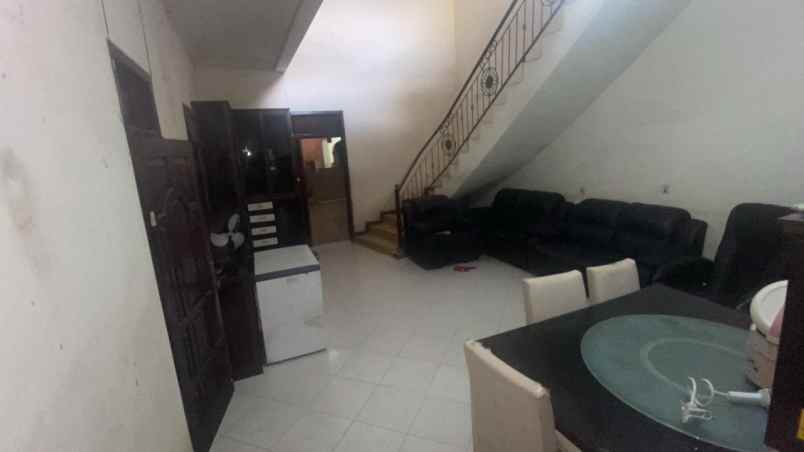 dijual rumah karang asem