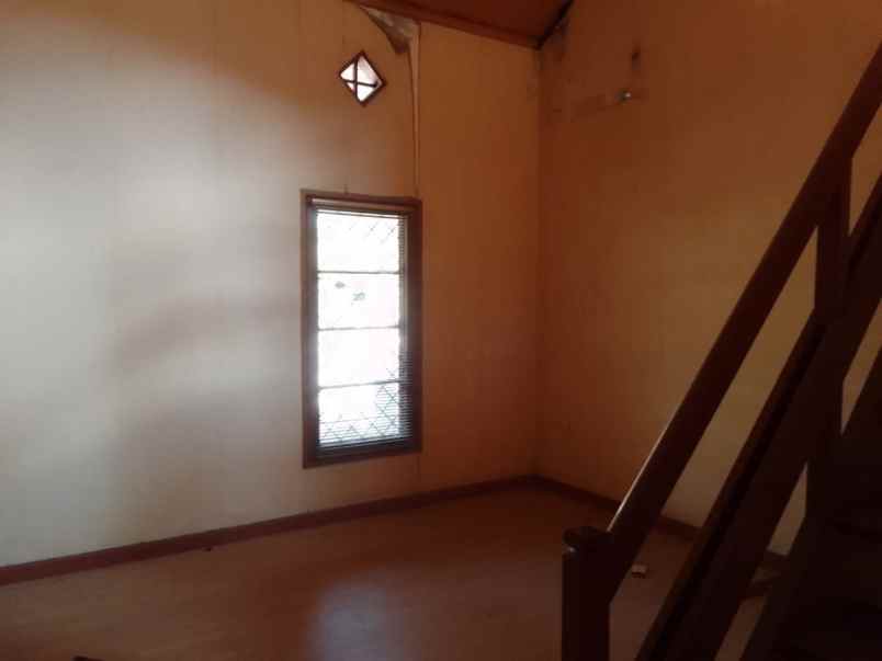 dijual rumah kebonsari lvk