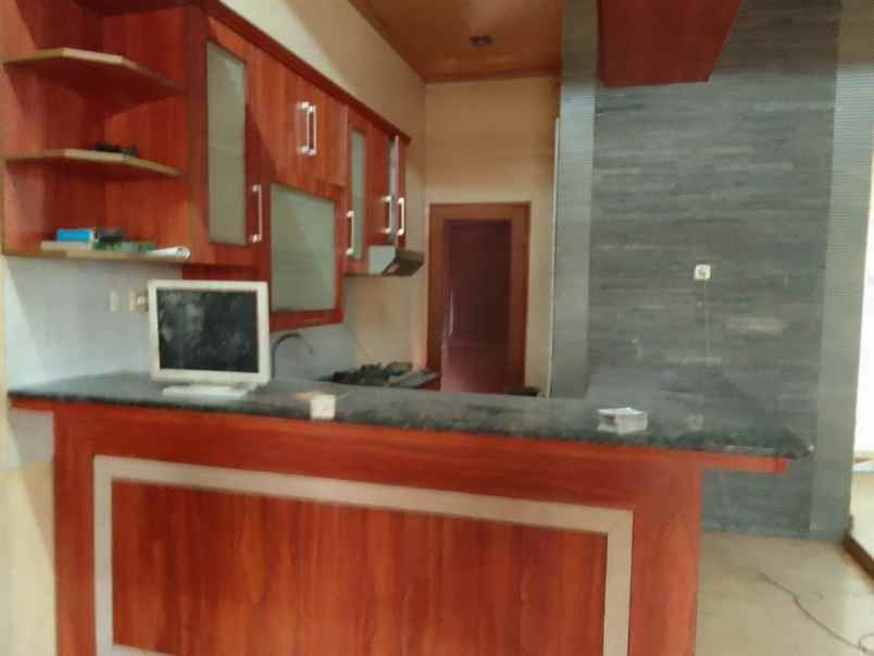 dijual rumah kebonsari lvk