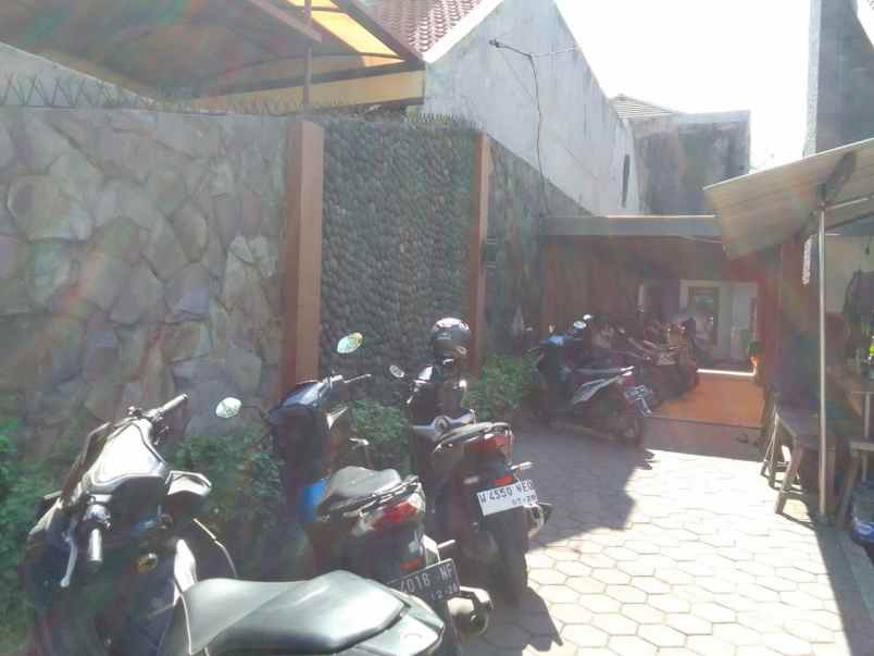 dijual rumah kebonsari lvk