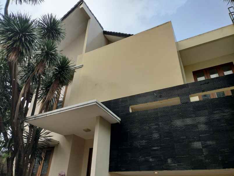 dijual rumah kemang