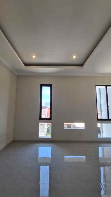 dijual rumah klampis semolo timur