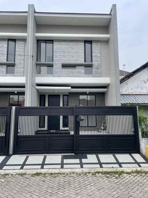 dijual rumah klampis semolo timur