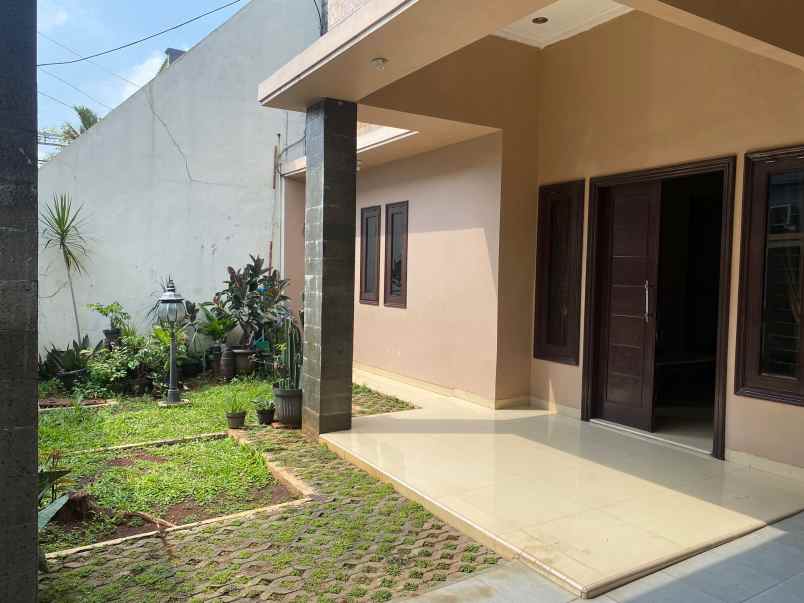 dijual rumah kompkek wijaya kusuma