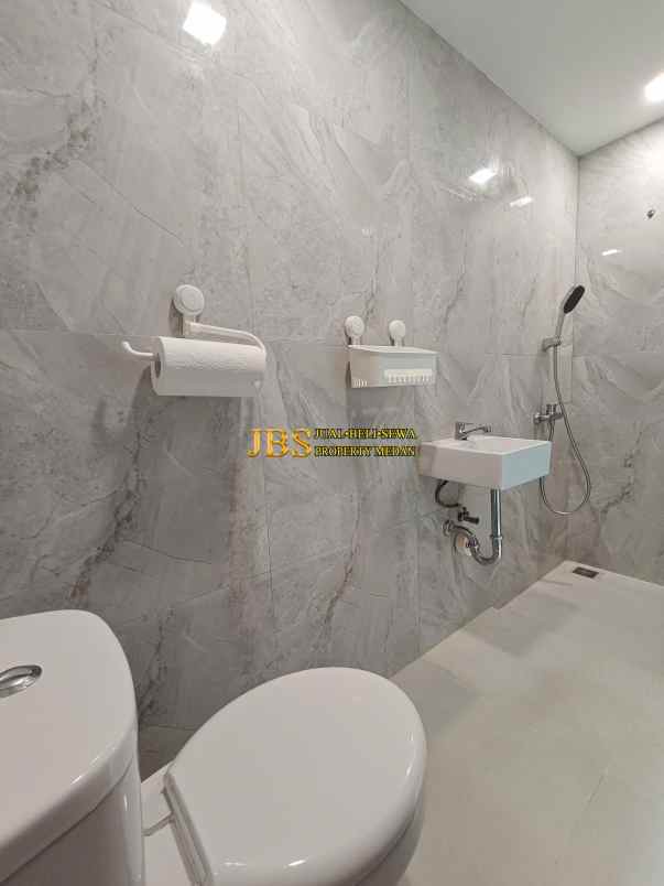 dijual rumah komplek adam malik