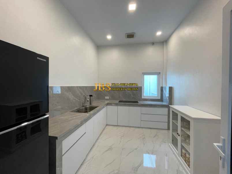 dijual rumah komplek adam malik