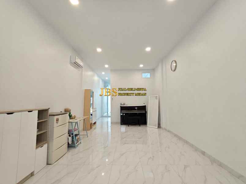 dijual rumah komplek adam malik