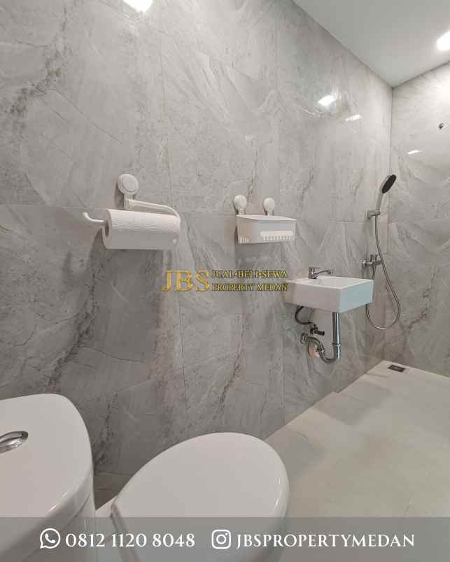 dijual rumah komplek adam malik