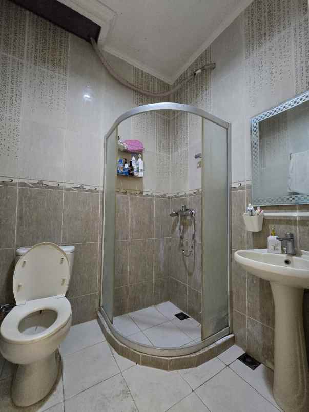 dijual rumah komplek billymoon pondok