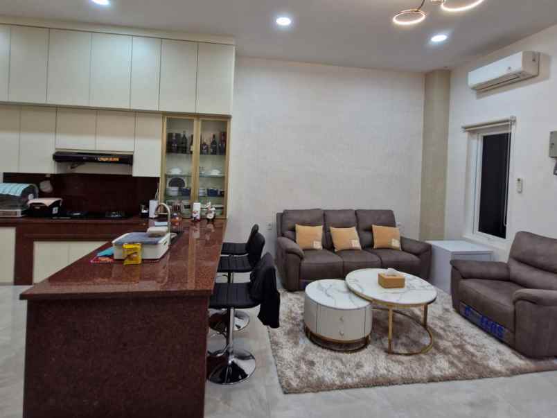 dijual rumah komplek cemara asri