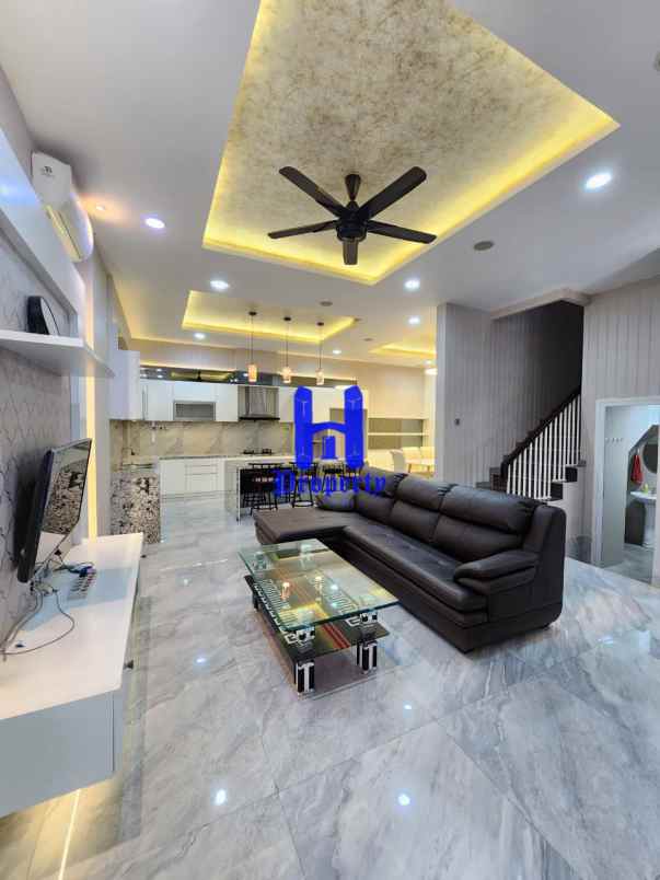 dijual rumah komplek citraland gama