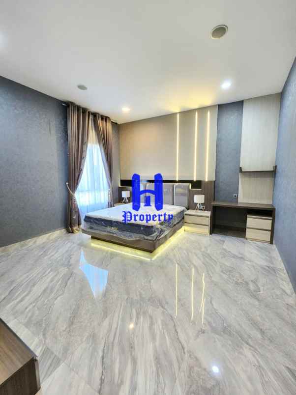 dijual rumah komplek citraland gama