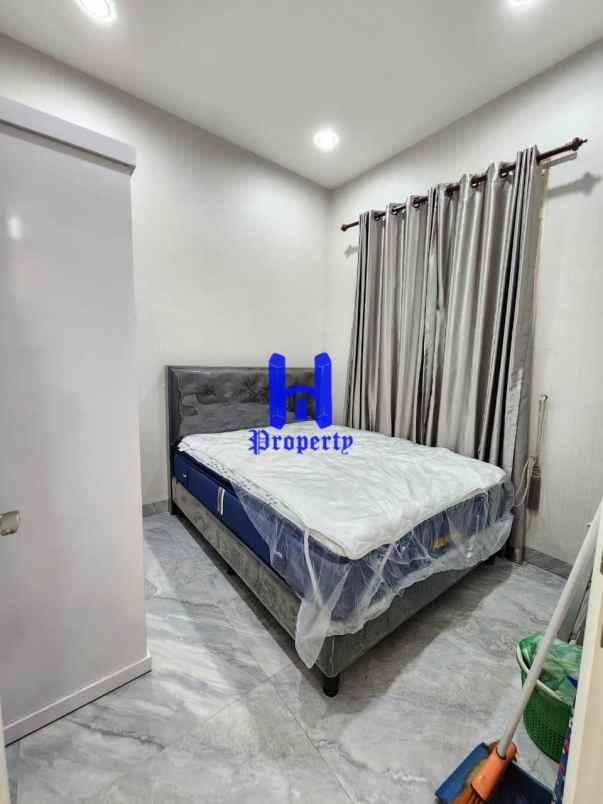 dijual rumah komplek citraland gama