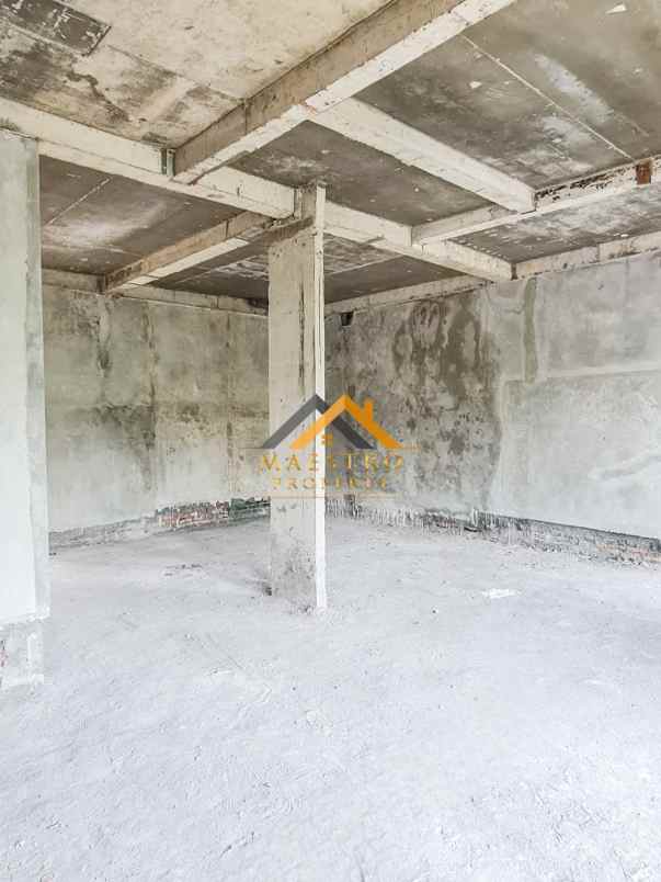 dijual rumah komplek citraland gama